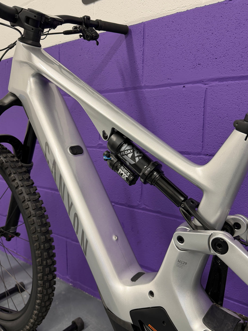 Large / 2024 Canyon Spectral ON CF9 Full Suspension Electric Mountain Bike / EMTB / MTB