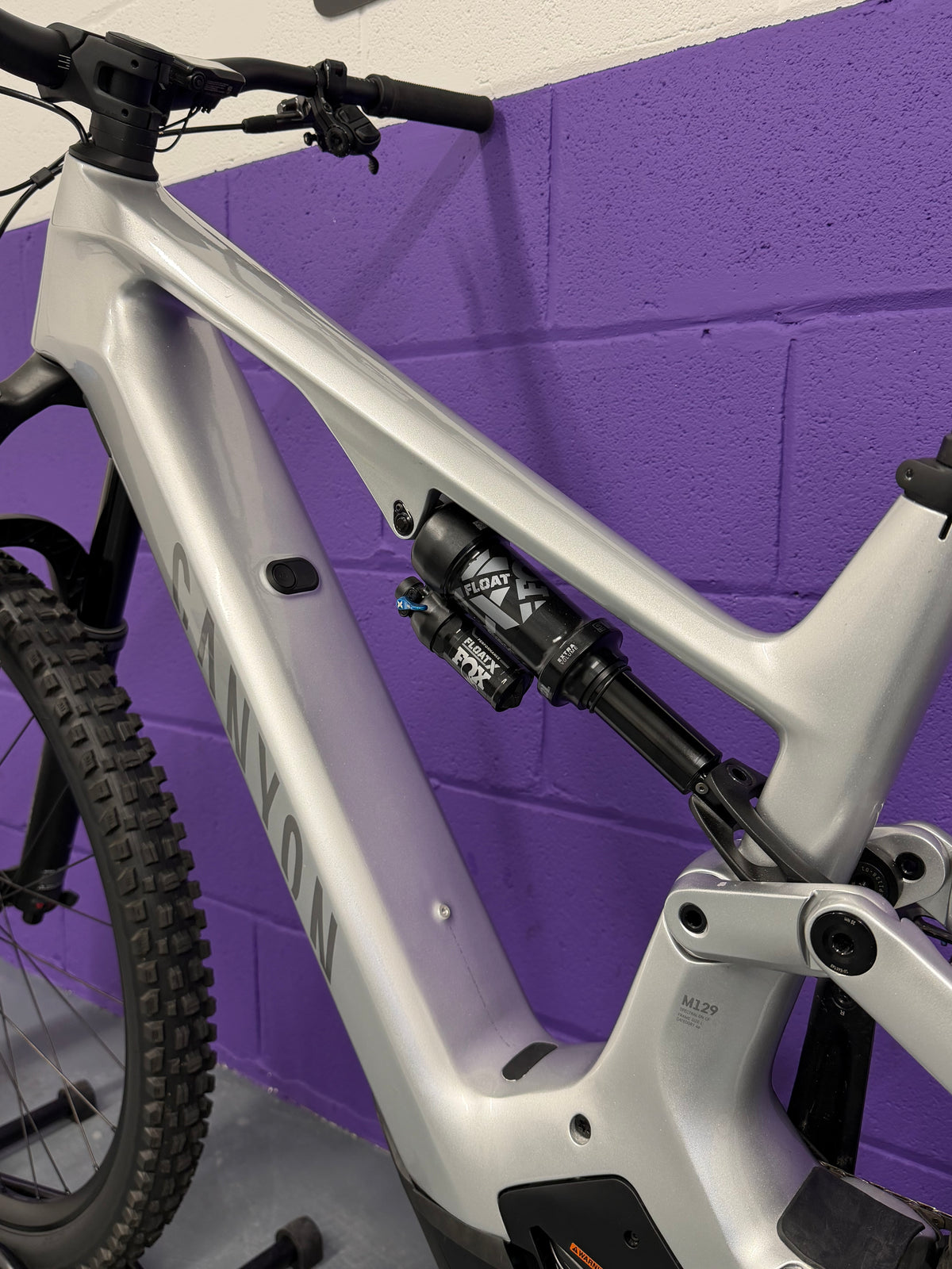 Large / 2024 Canyon Spectral ON CF9 Full Suspension Electric Mountain Bike / EMTB / MTB
