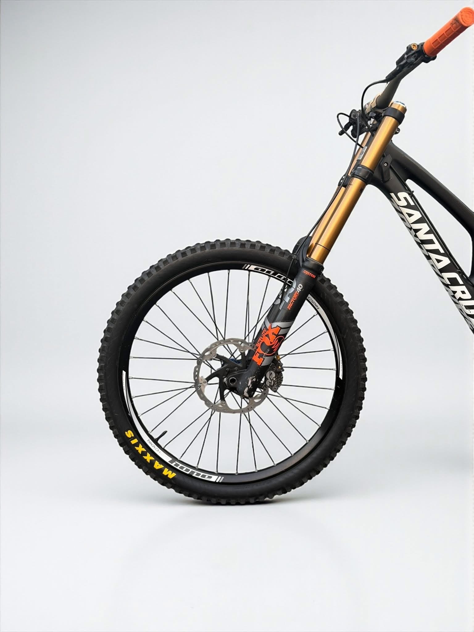 Large - Santa Cruz V10 CC