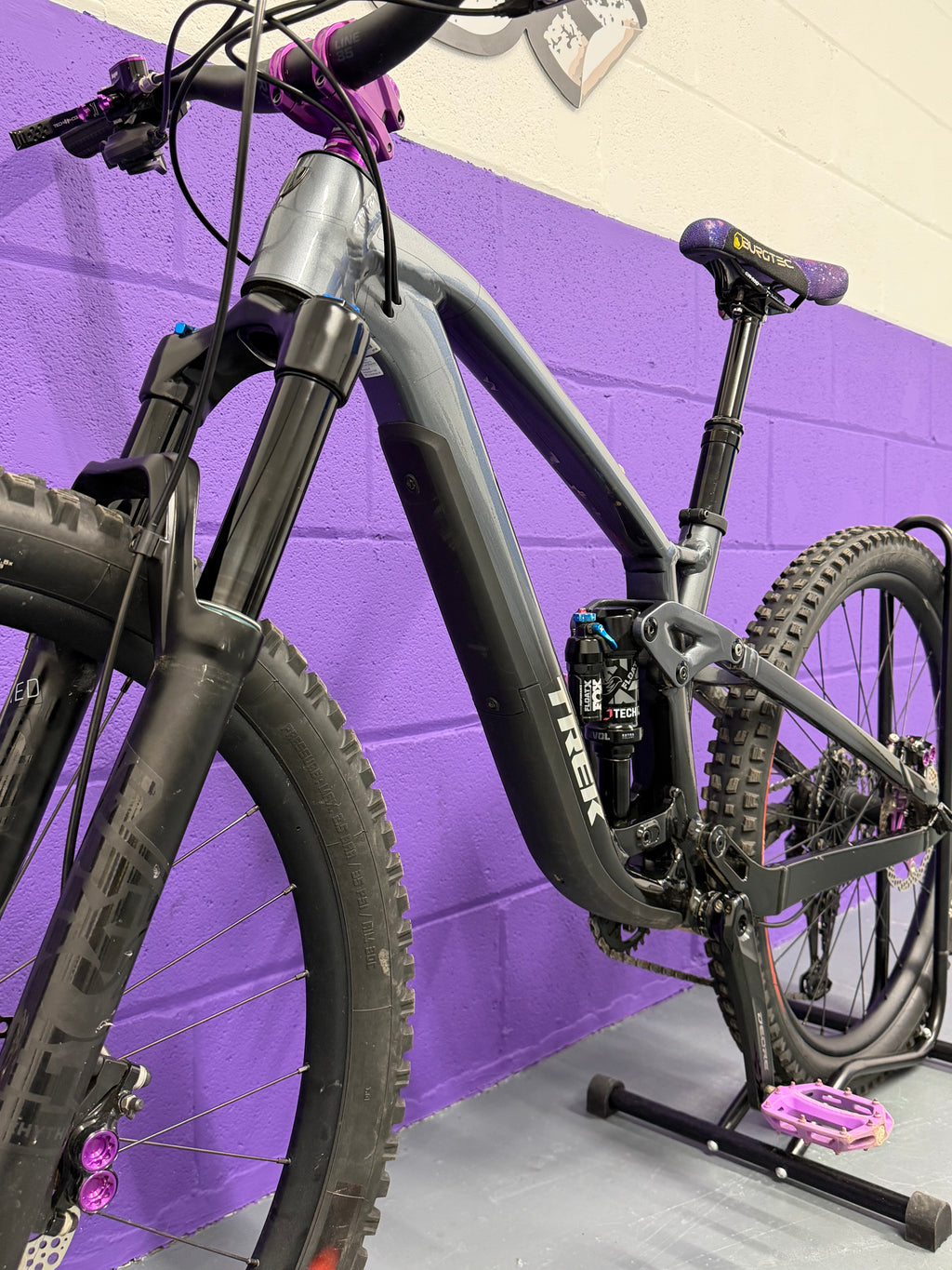 Small / 2023 Fuel EX 8 Gen 6 - UPGRADED Full Suspension Mountain Bike / MTB