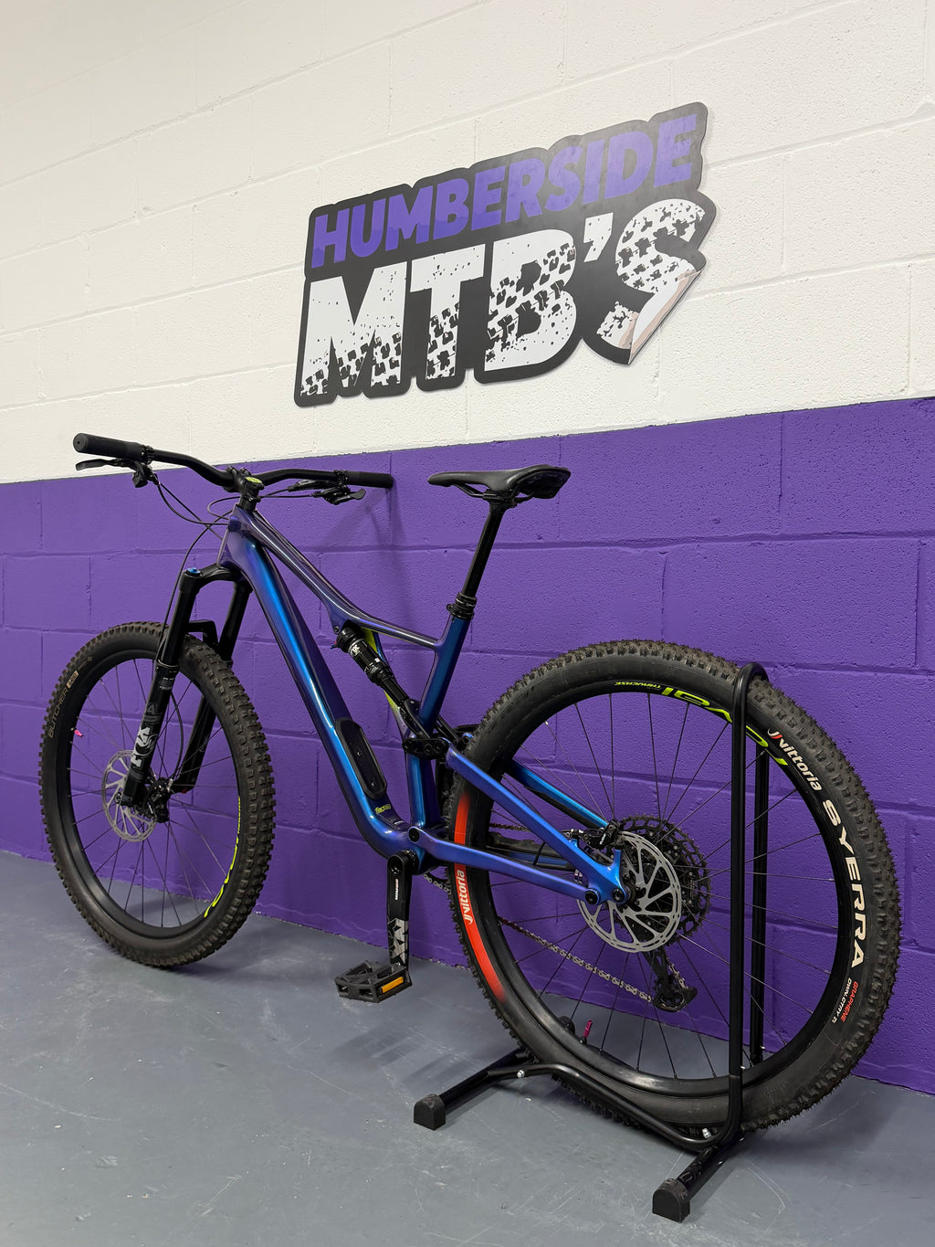 Large / 2019 Specialized StumpJumper Comp Carbon Full Suspension Mountain Bike / MTB