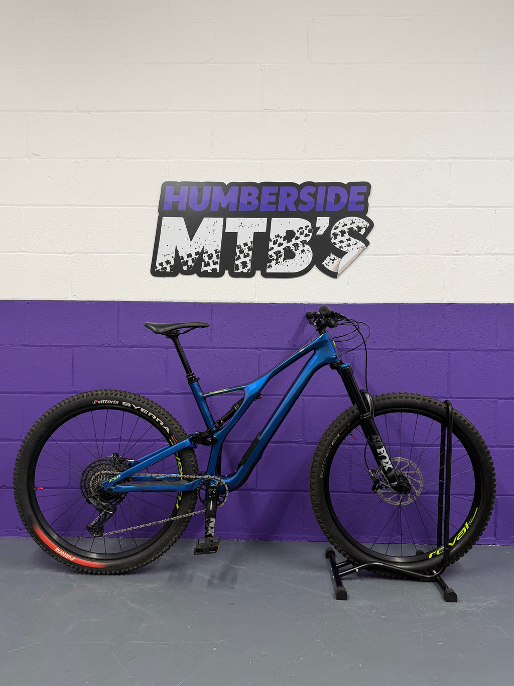 Large / 2019 Specialized StumpJumper Comp Carbon Full Suspension Mountain Bike / MTB