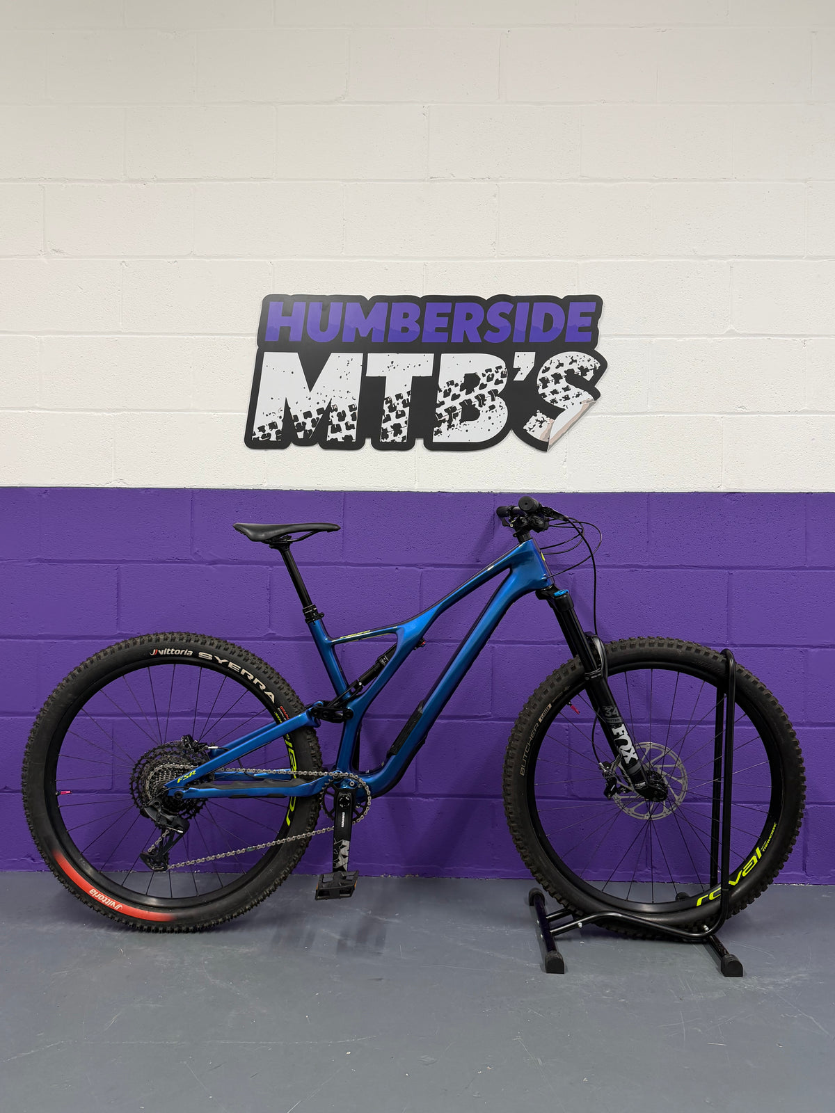 Large / 2019 Specialized StumpJumper Comp Carbon Full Suspension Mountain Bike / MTB