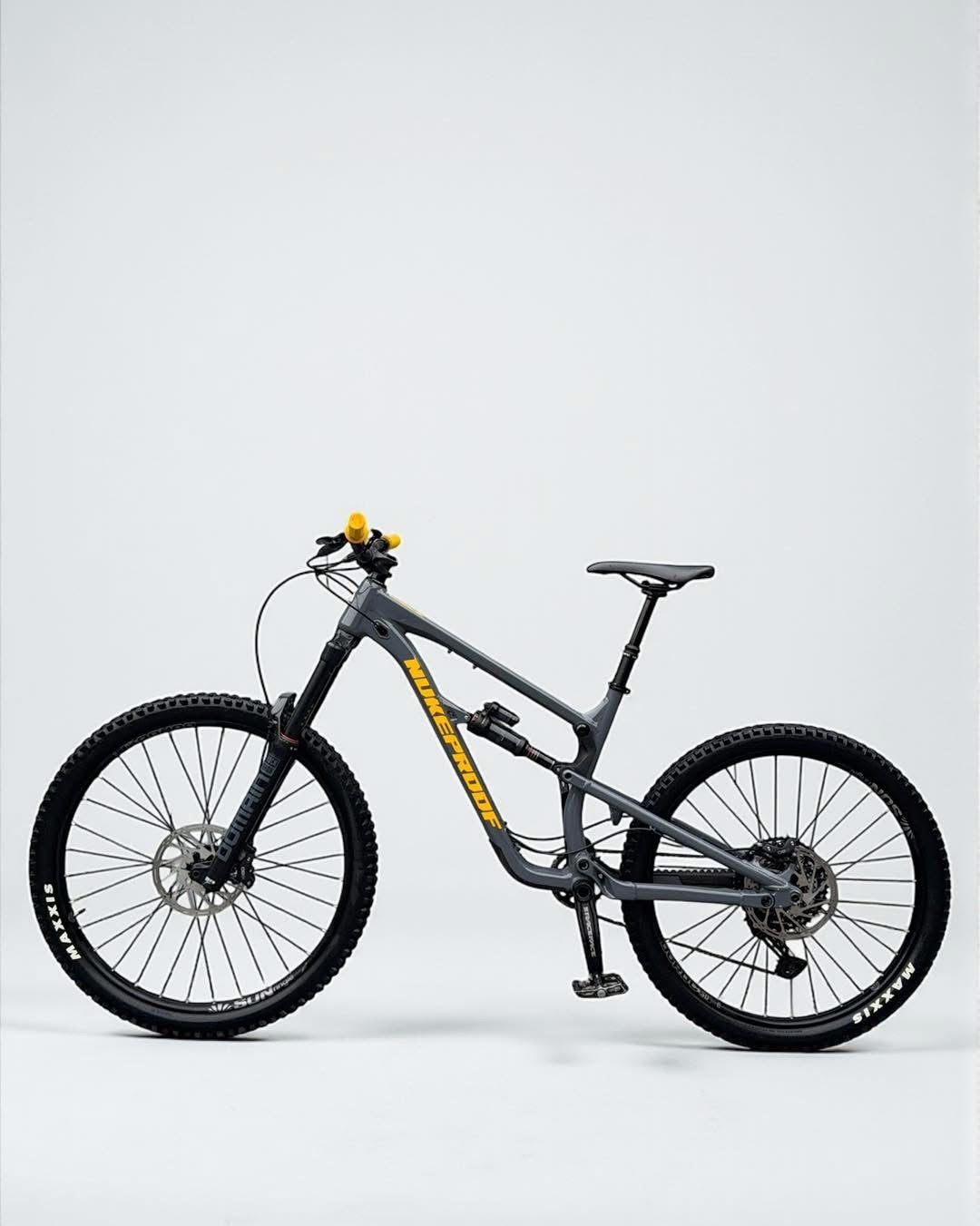 Large - Nukeproof Mega 290 Comp