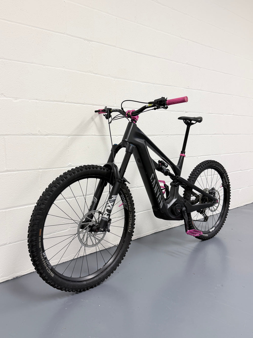 Large - 601 Miles - 2024 Canyon Strive: ON CFR Underdog