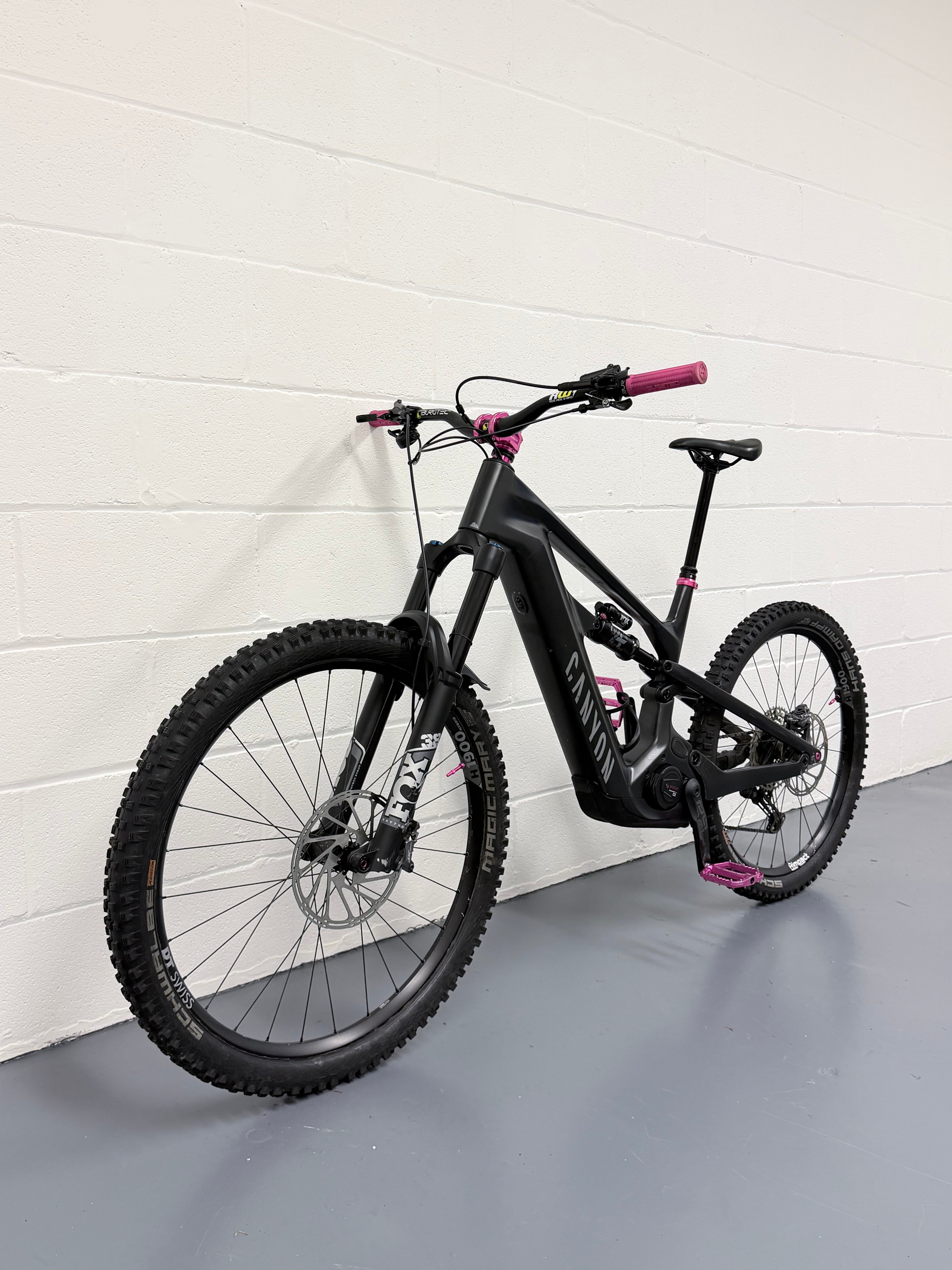 Large - 601 Miles - 2024 Canyon Strive: ON CFR Underdog