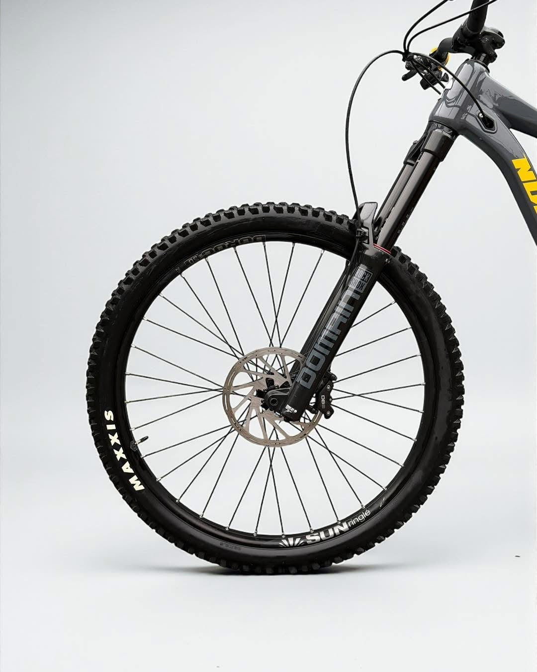 Large - Nukeproof Mega 290 Comp