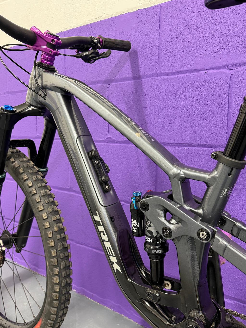 Small / 2023 Fuel EX 8 Gen 6 - UPGRADED Full Suspension Mountain Bike / MTB