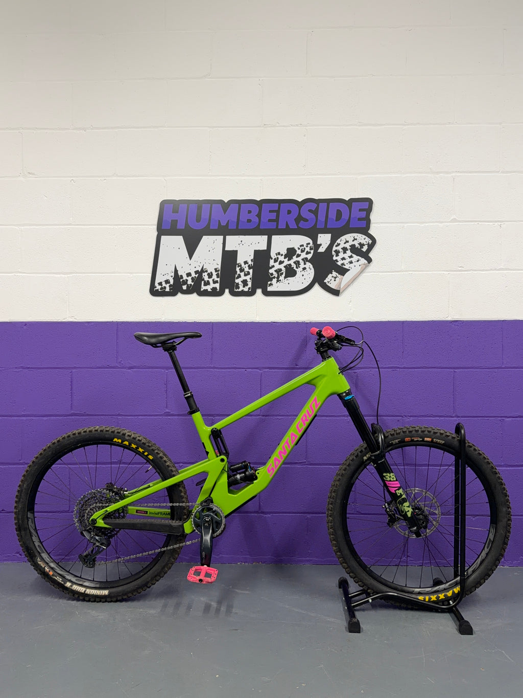 Large / Santa Cruz Nomad CS - Adder Green Full Suspension Mountain Bike / Burgtec / MTB