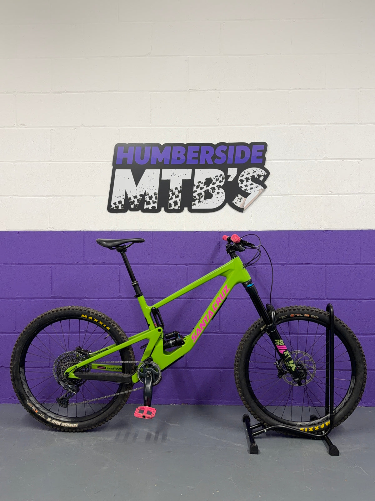 Large / Santa Cruz Nomad CS - Adder Green Full Suspension Mountain Bike / Burgtec / MTB