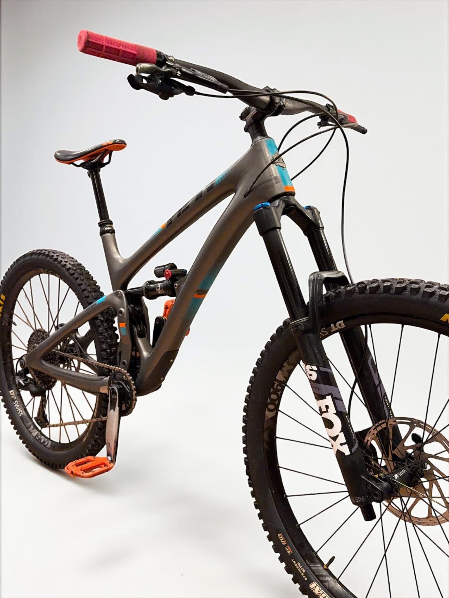 Medium - Yeti SB6 Carbon GX
