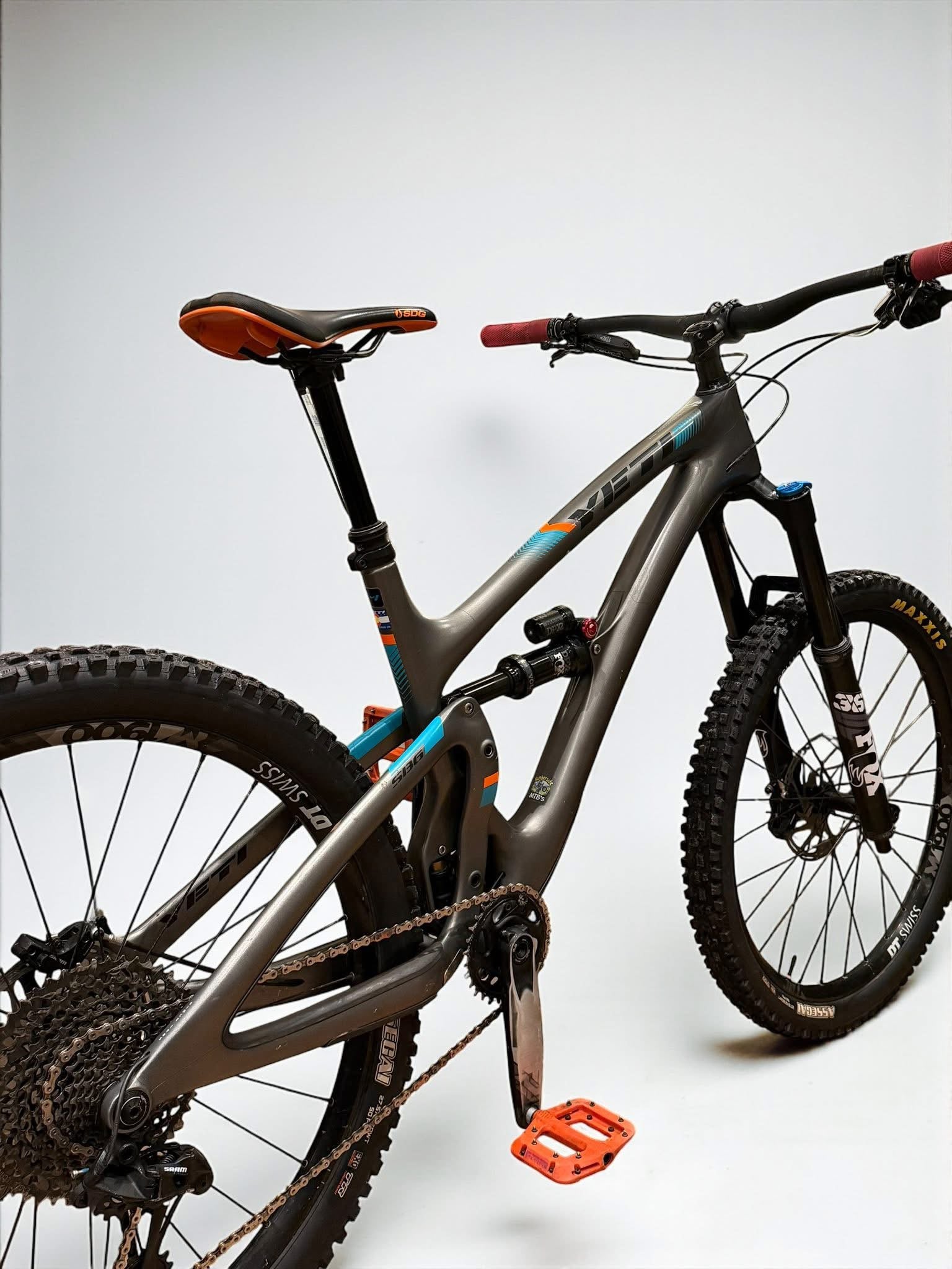 Medium - Yeti SB6 Carbon GX