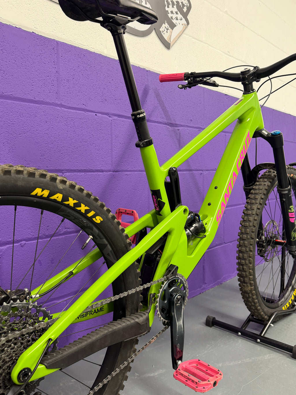 Large / Santa Cruz Nomad CS - Adder Green Full Suspension Mountain Bike / Burgtec / MTB