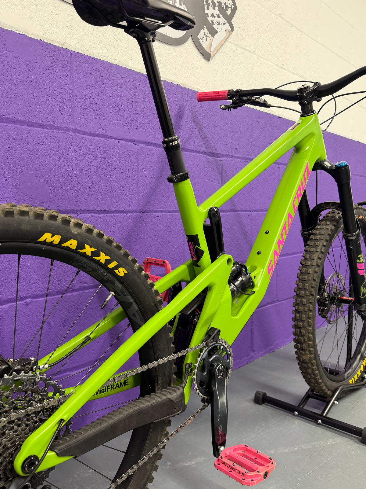 Large / Santa Cruz Nomad CS - Adder Green Full Suspension Mountain Bike / Burgtec / MTB