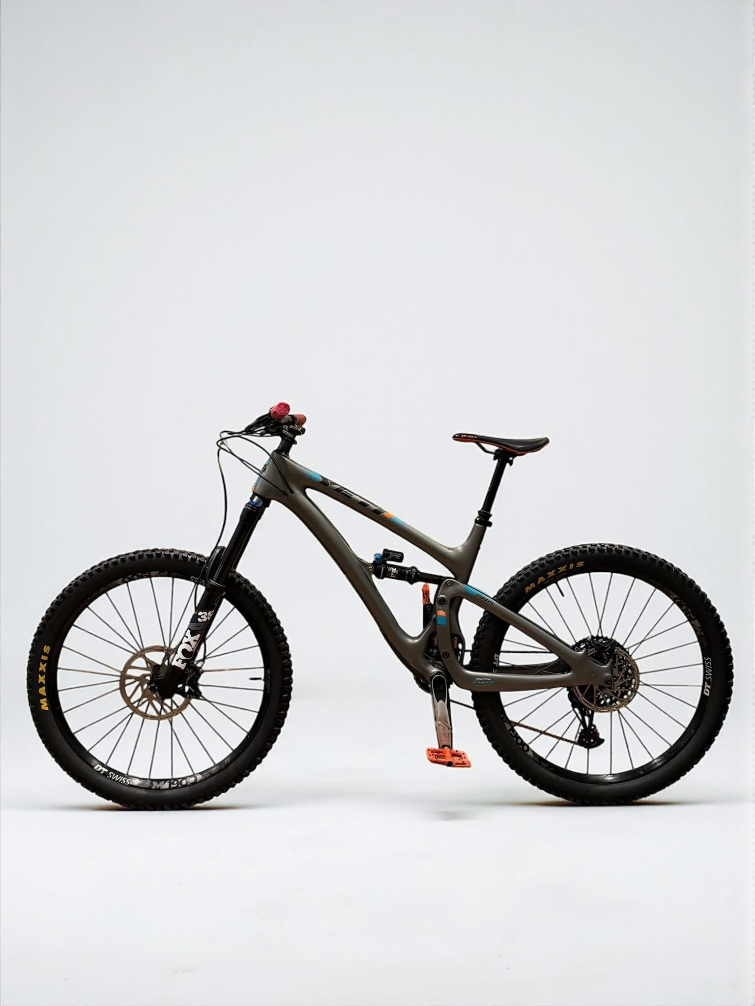 Medium - Yeti SB6 Carbon GX