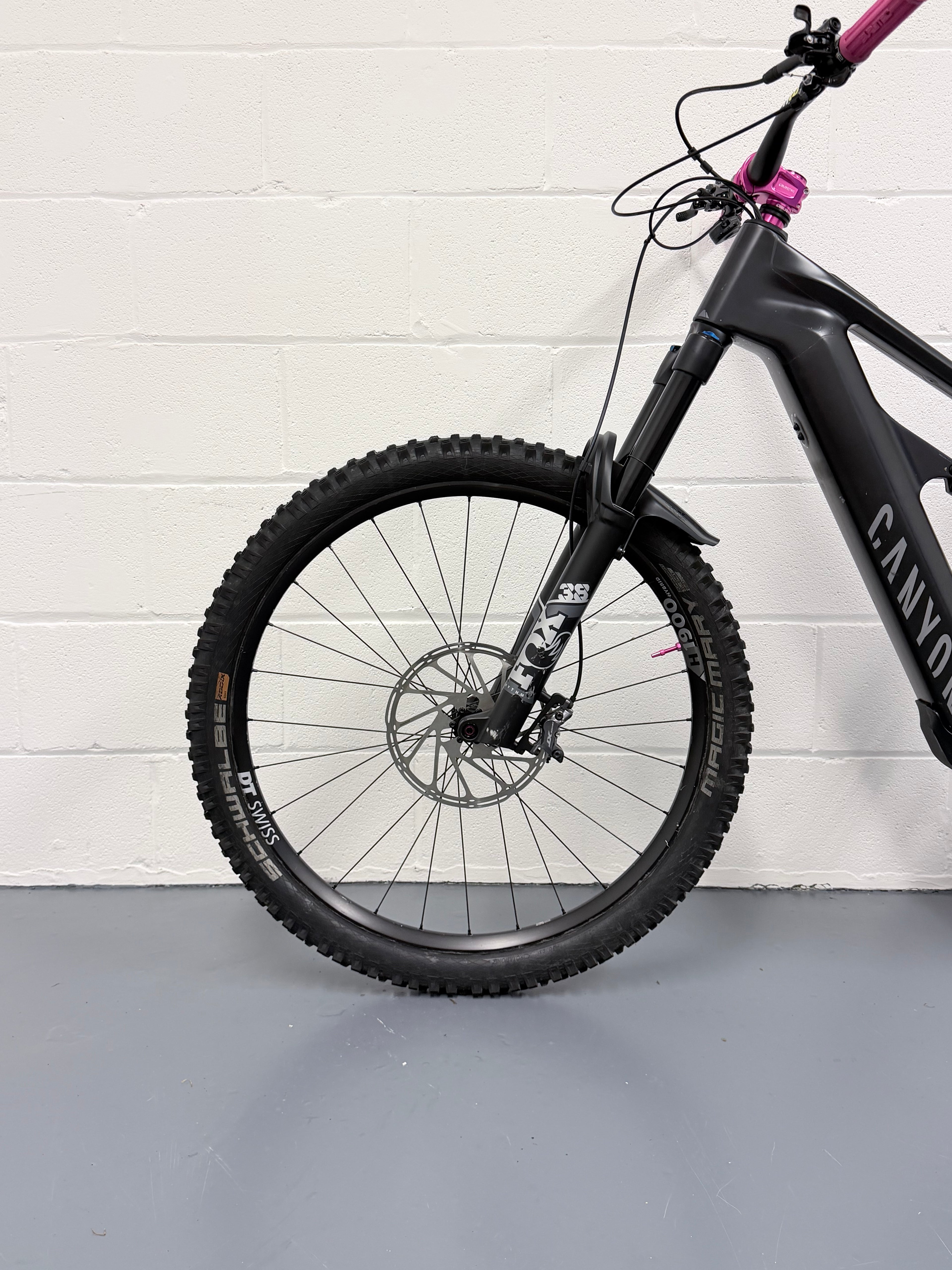 Large - 601 Miles - 2024 Canyon Strive: ON CFR Underdog