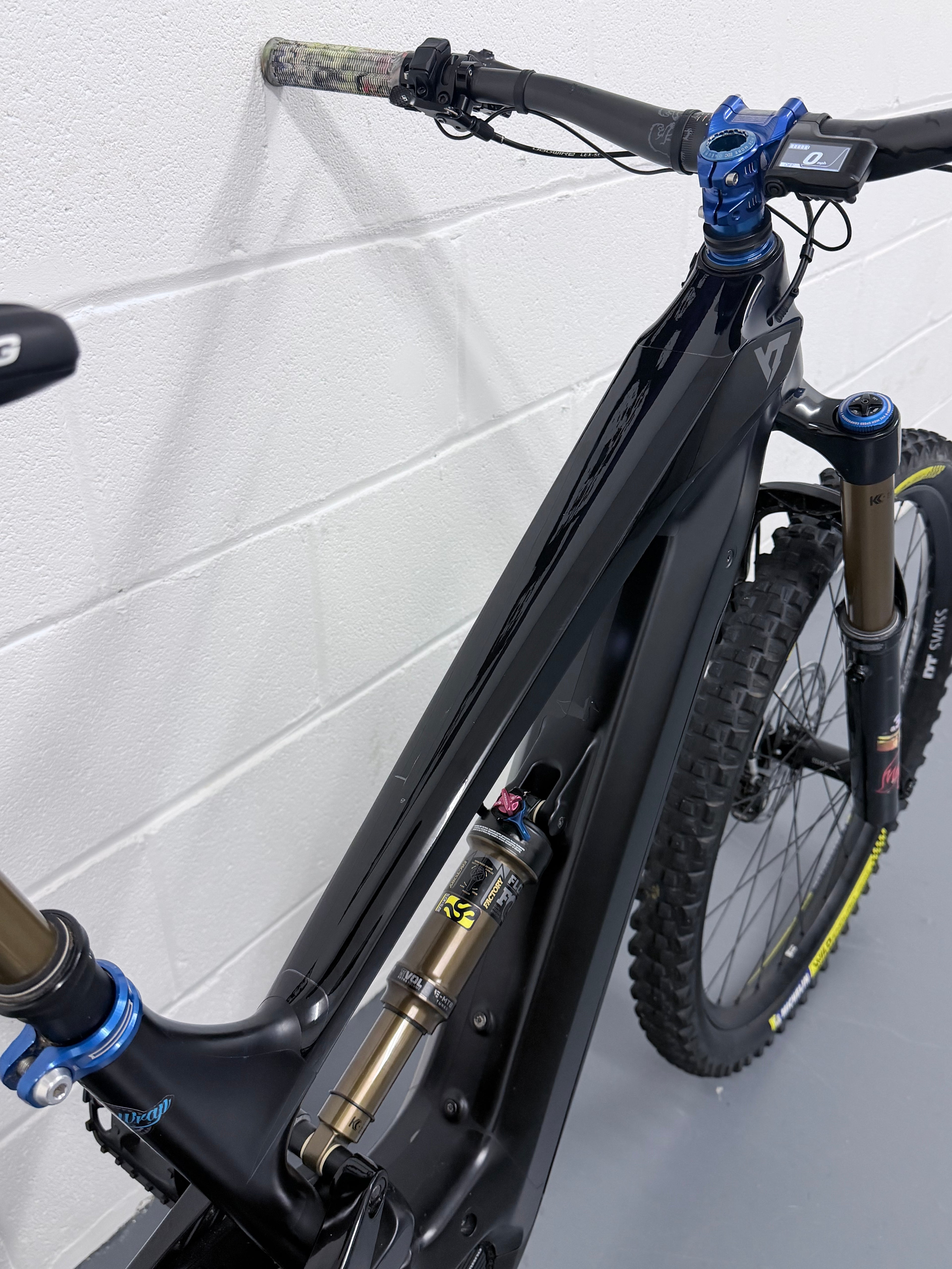 Large - 459 Miles - YT Decoy MX Full Suspension Electric Mountain Bike - EMTB - MTB