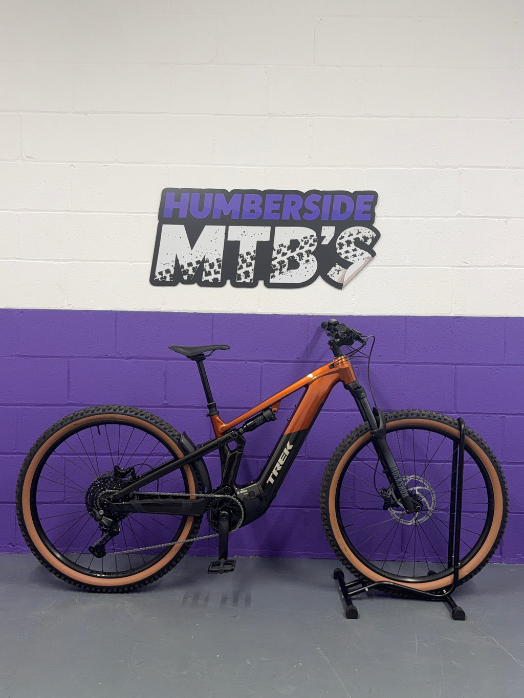 Medium / 2027 Trek Powerfly FS+ 4 - 12 MILES! / EMTB / E-BIKE / MTB