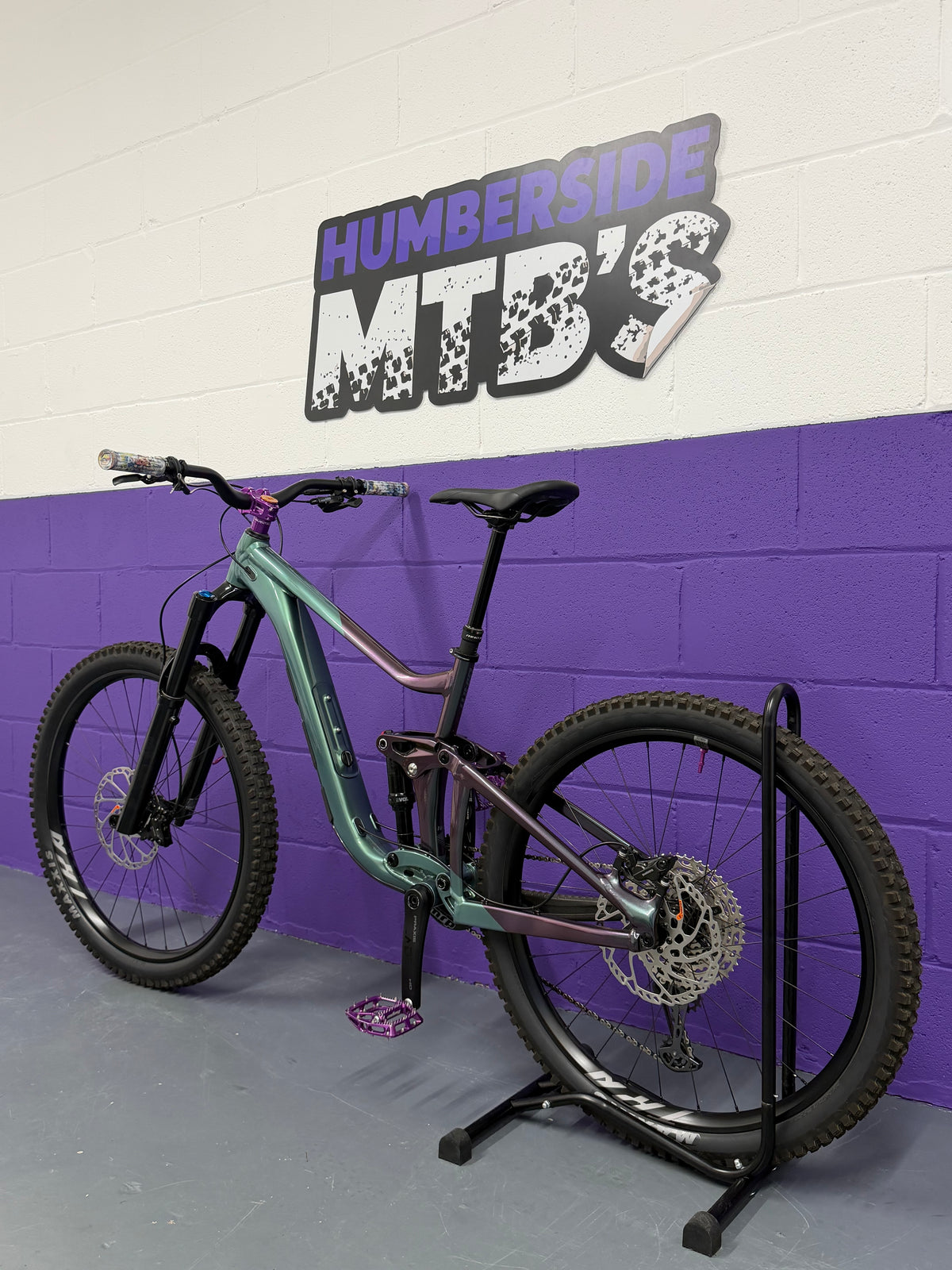 Medium / 2026 Giant Reign 2 / Upgraded - LIKE NEW