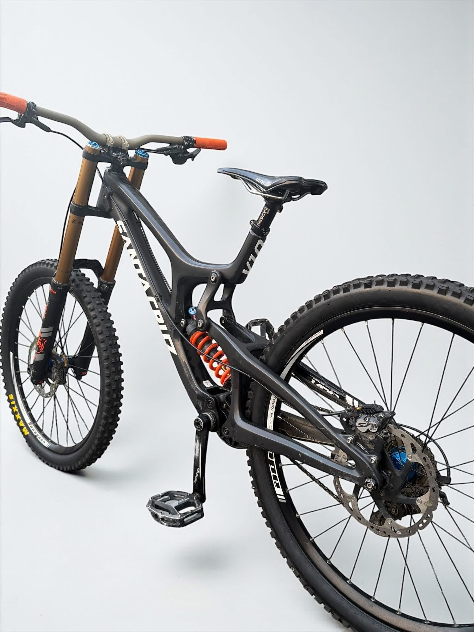 Large - Santa Cruz V10 CC