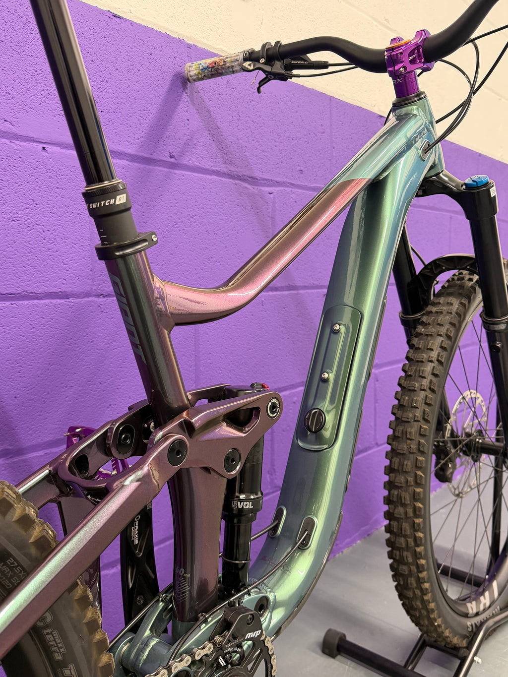 Medium / 2026 Giant Reign 2 / Upgraded - LIKE NEW