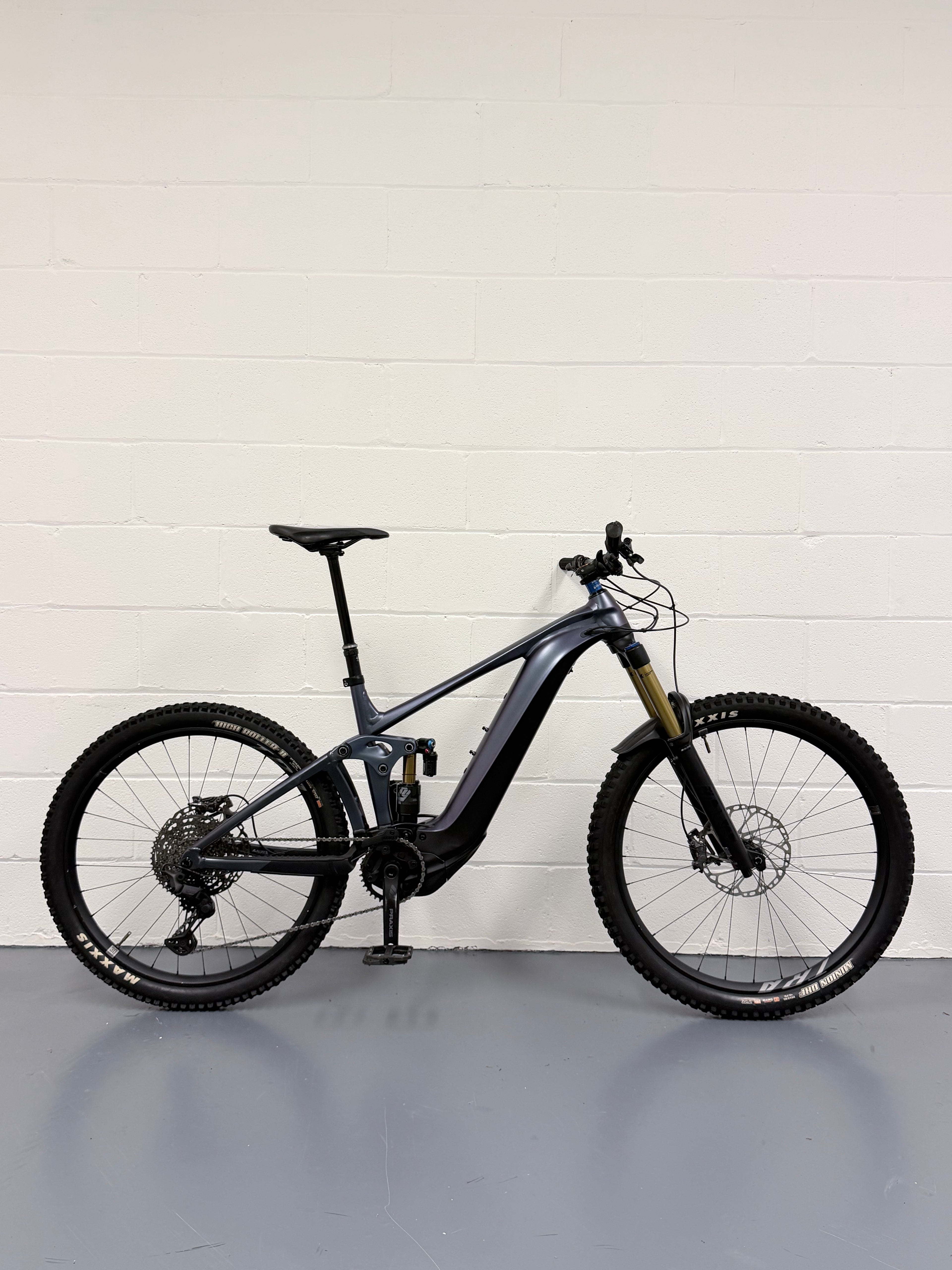 Large - 357 Miles - Giant Reign E+1