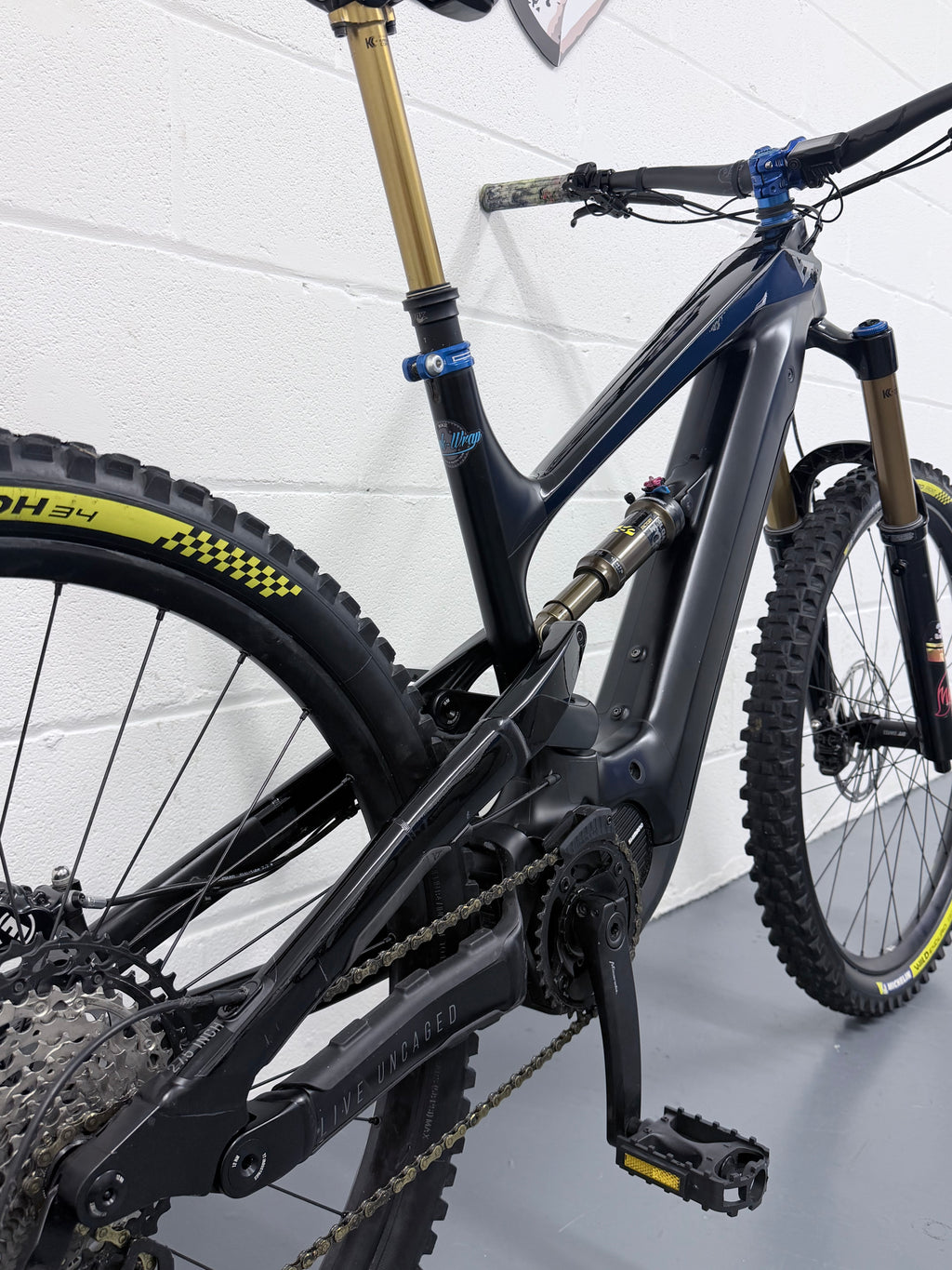 Large - 459 Miles - YT Decoy MX Full Suspension Electric Mountain Bike - EMTB - MTB