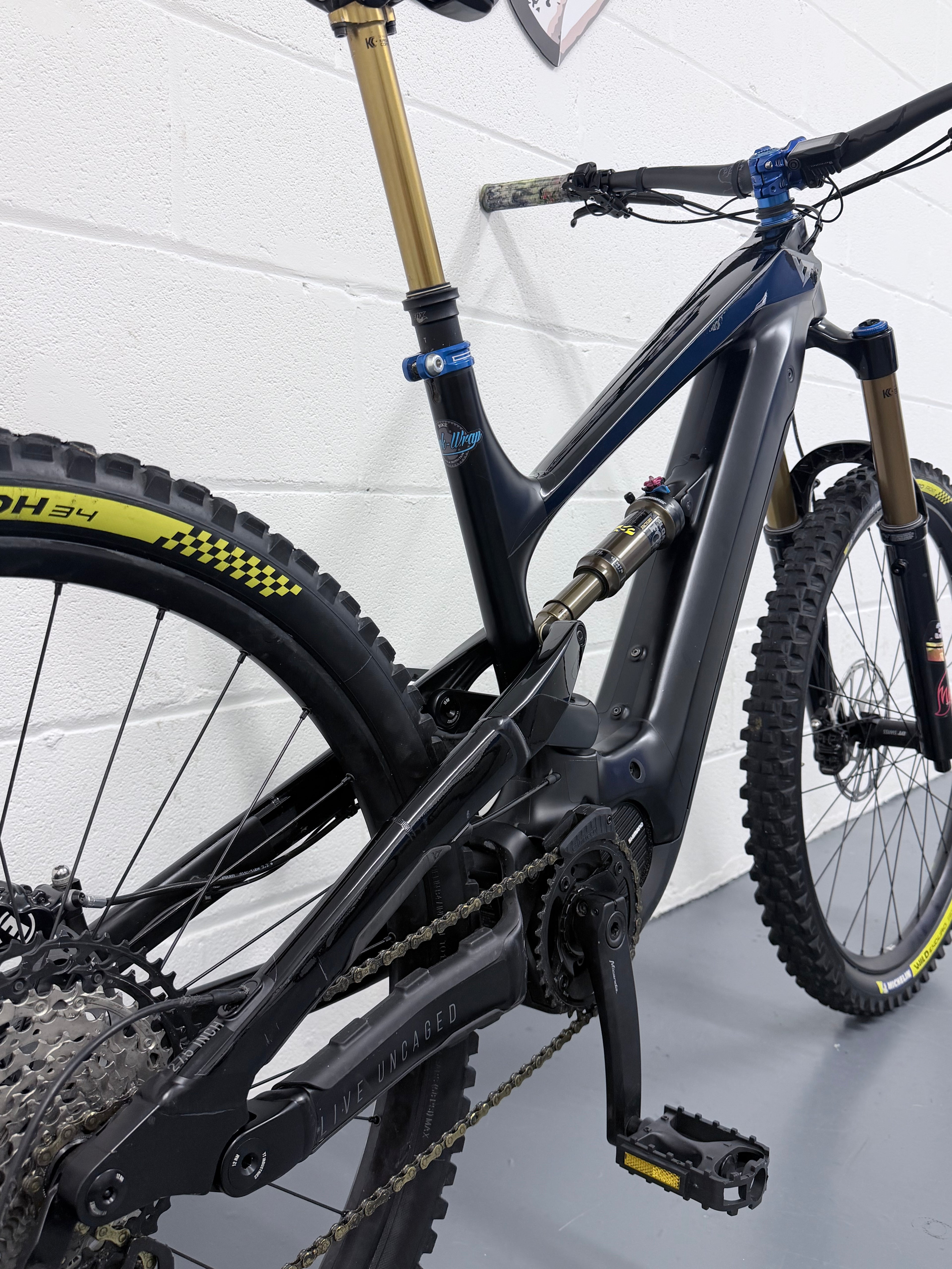 Large - 459 Miles - YT Decoy MX Full Suspension Electric Mountain Bike - EMTB - MTB