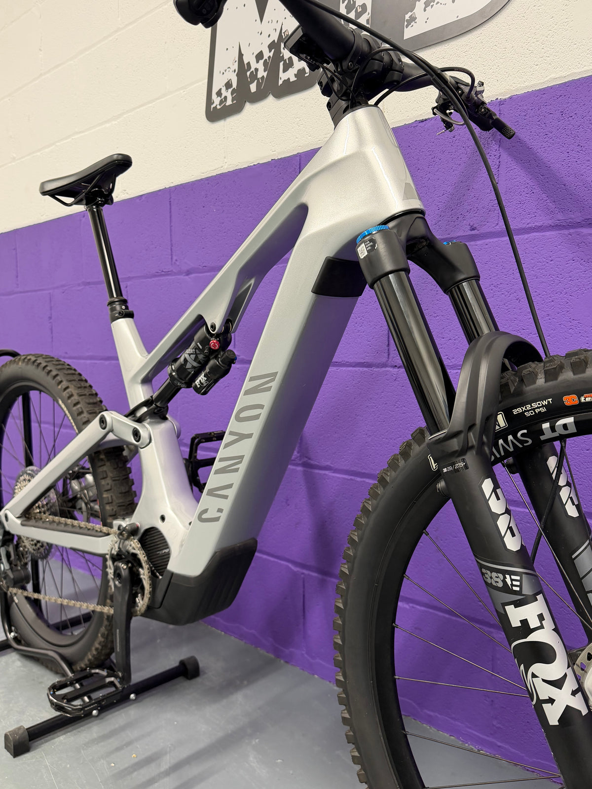 Large / 2024 Canyon Spectral ON CF9 Full Suspension Electric Mountain Bike / EMTB / MTB