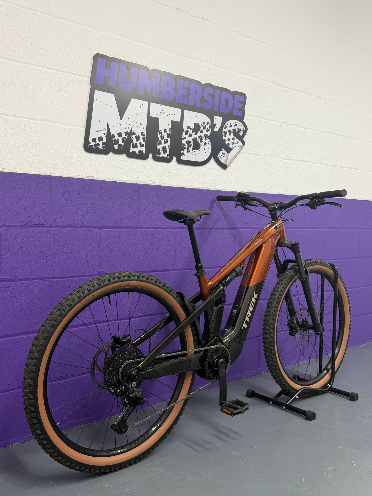 Medium / 2027 Trek Powerfly FS+ 4 - 12 MILES! / EMTB / E-BIKE / MTB