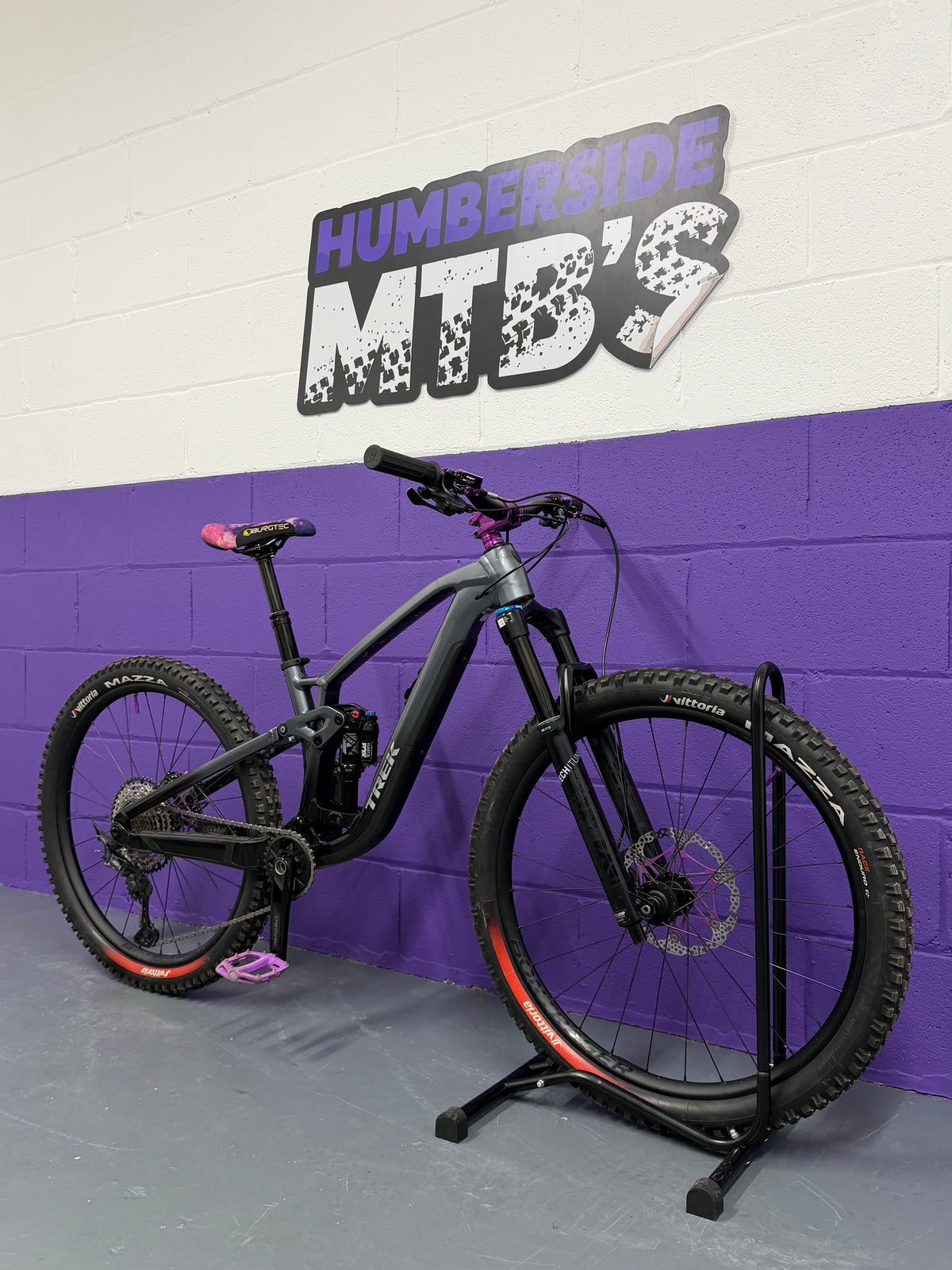 Small / 2023 Fuel EX 8 Gen 6 - UPGRADED Full Suspension Mountain Bike / MTB