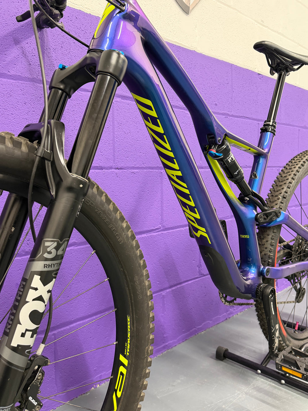 Large / 2019 Specialized StumpJumper Comp Carbon Full Suspension Mountain Bike / MTB