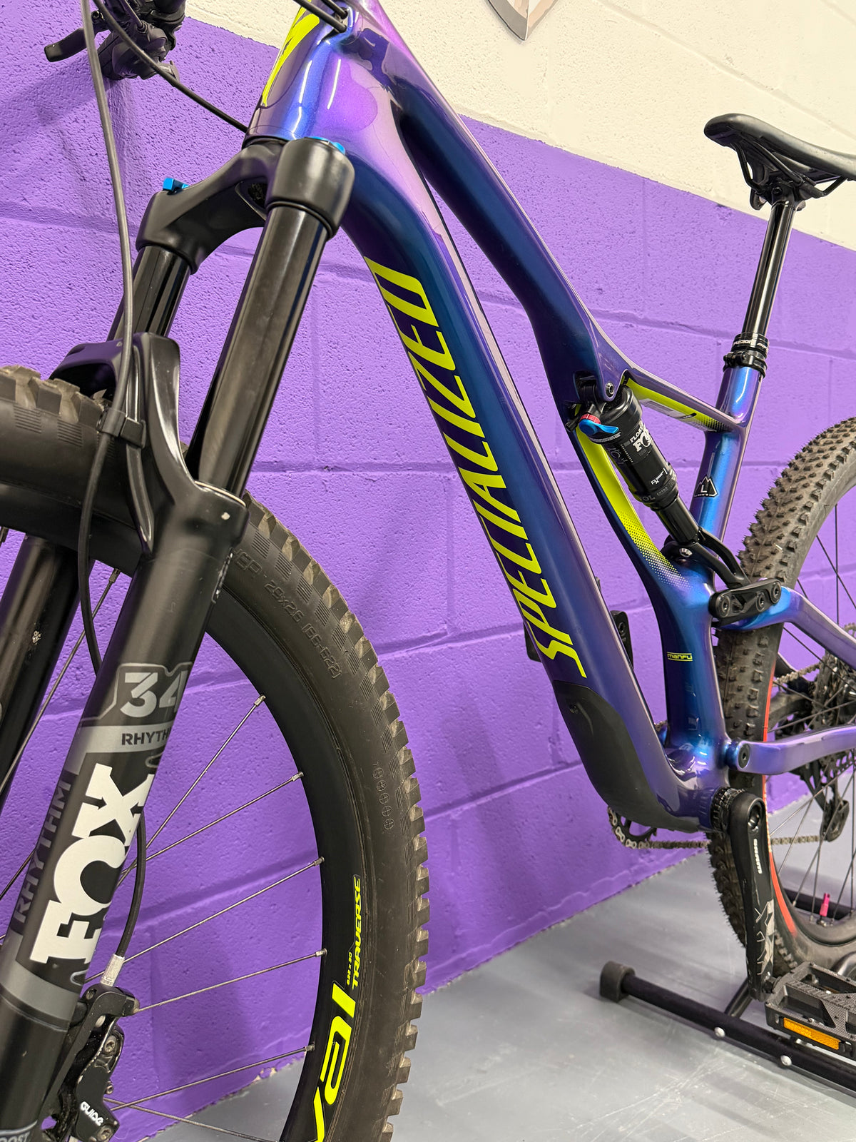 Large / 2019 Specialized StumpJumper Comp Carbon Full Suspension Mountain Bike / MTB