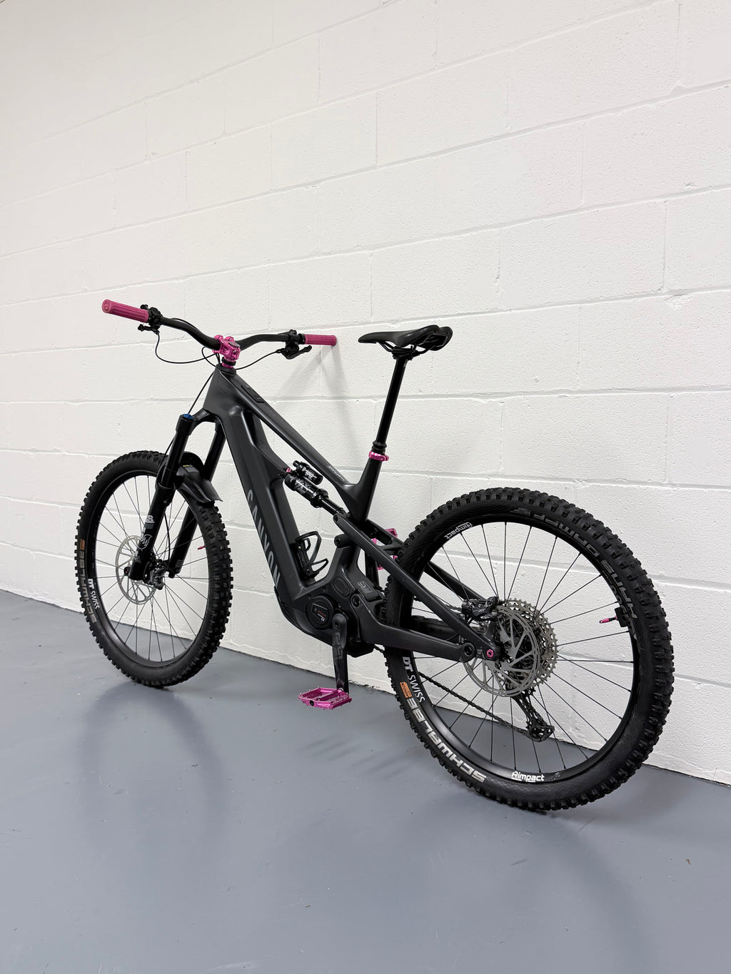 Large - 601 Miles - 2024 Canyon Strive: ON CFR Underdog