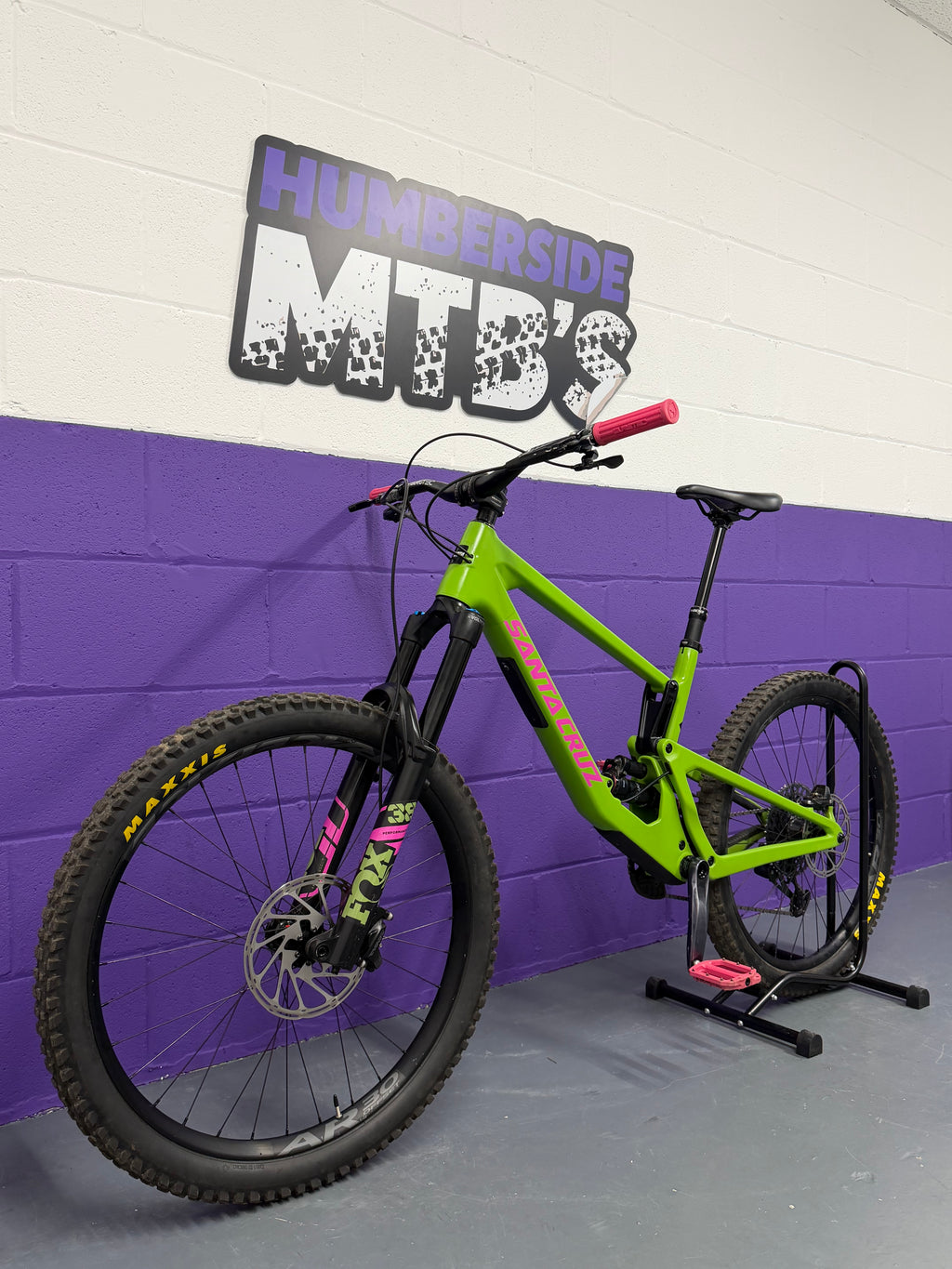 Large / Santa Cruz Nomad CS - Adder Green Full Suspension Mountain Bike / Burgtec / MTB