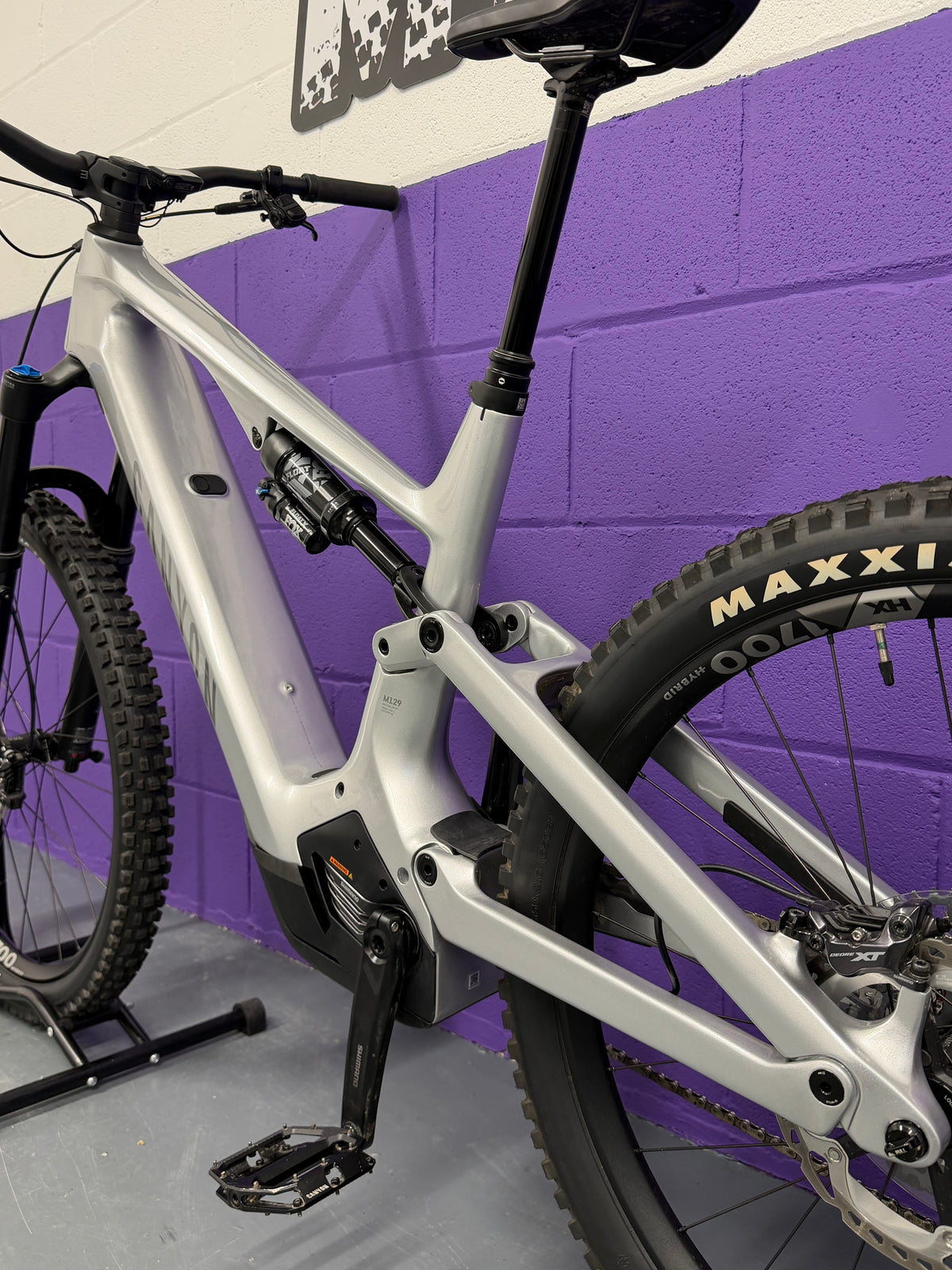 Large / 2024 Canyon Spectral ON CF9 Full Suspension Electric Mountain Bike / EMTB / MTB