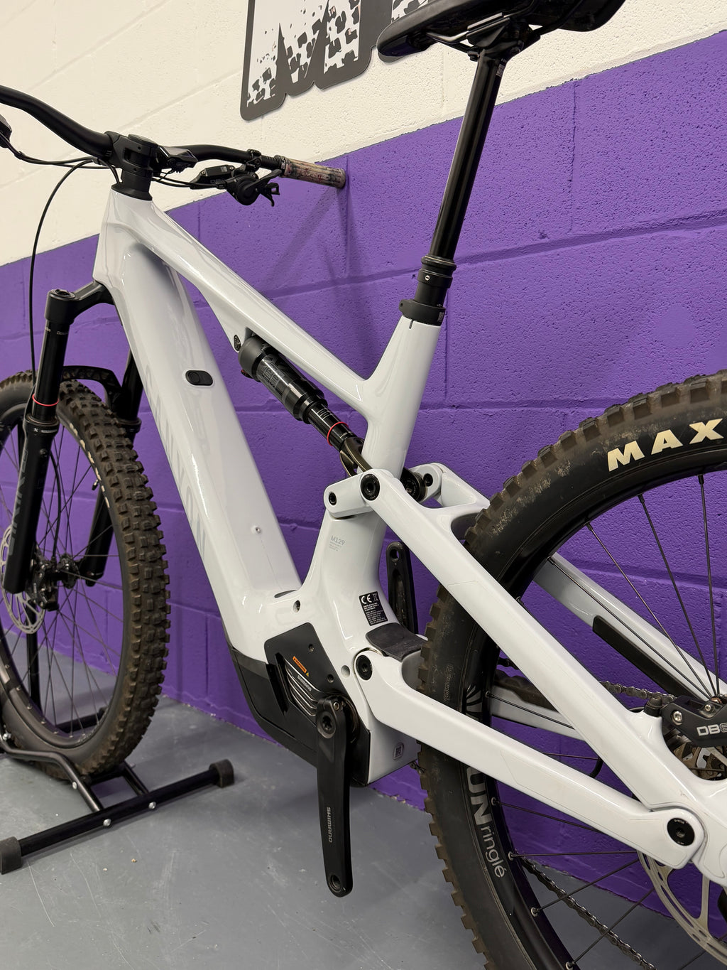 Large / 2024 Canyon Spectral ON CF7 Full Suspension Electric Mountain Bike / EMTB / MTB
