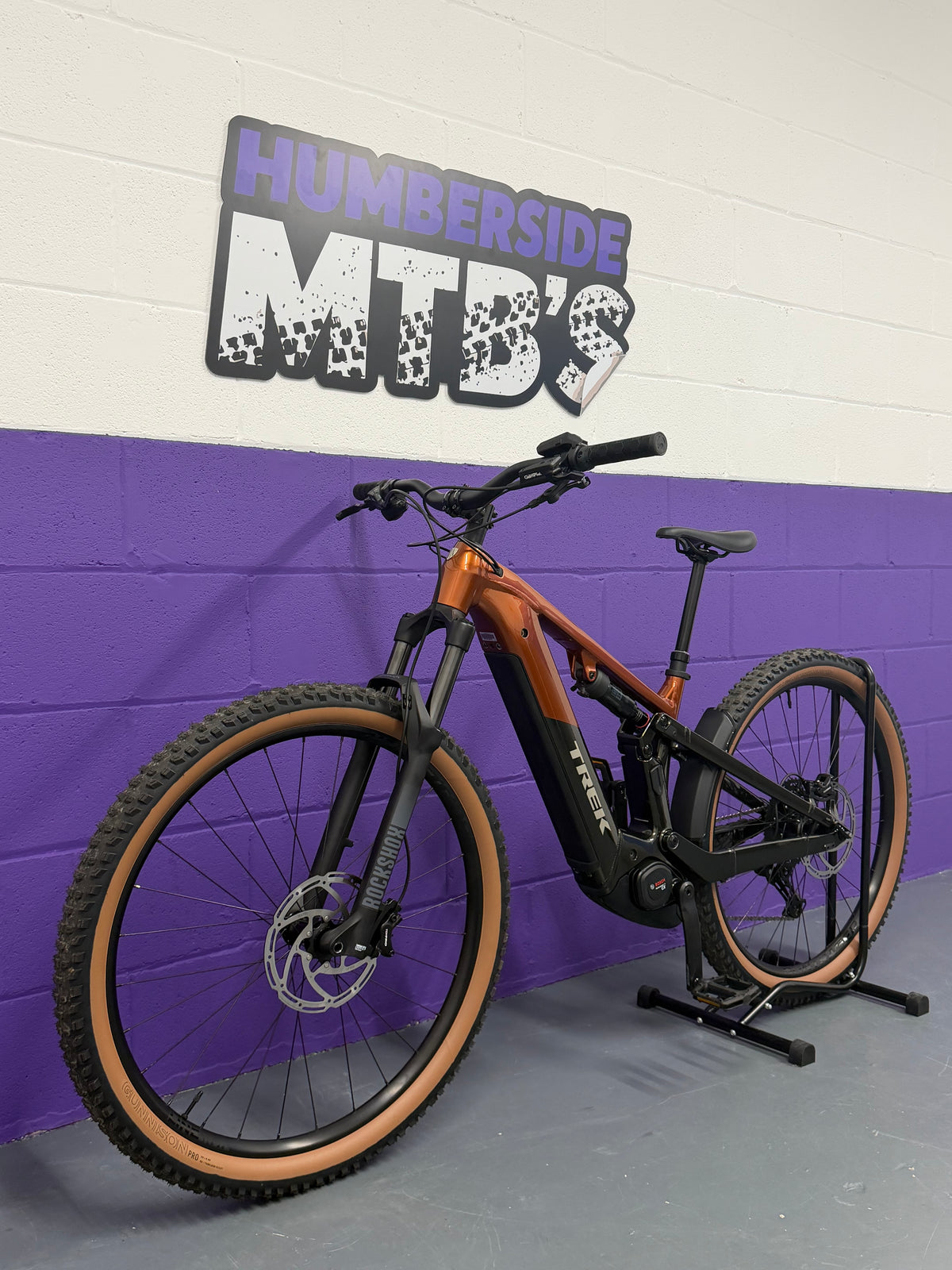 Medium / 2027 Trek Powerfly FS+ 4 - 12 MILES! / EMTB / E-BIKE / MTB