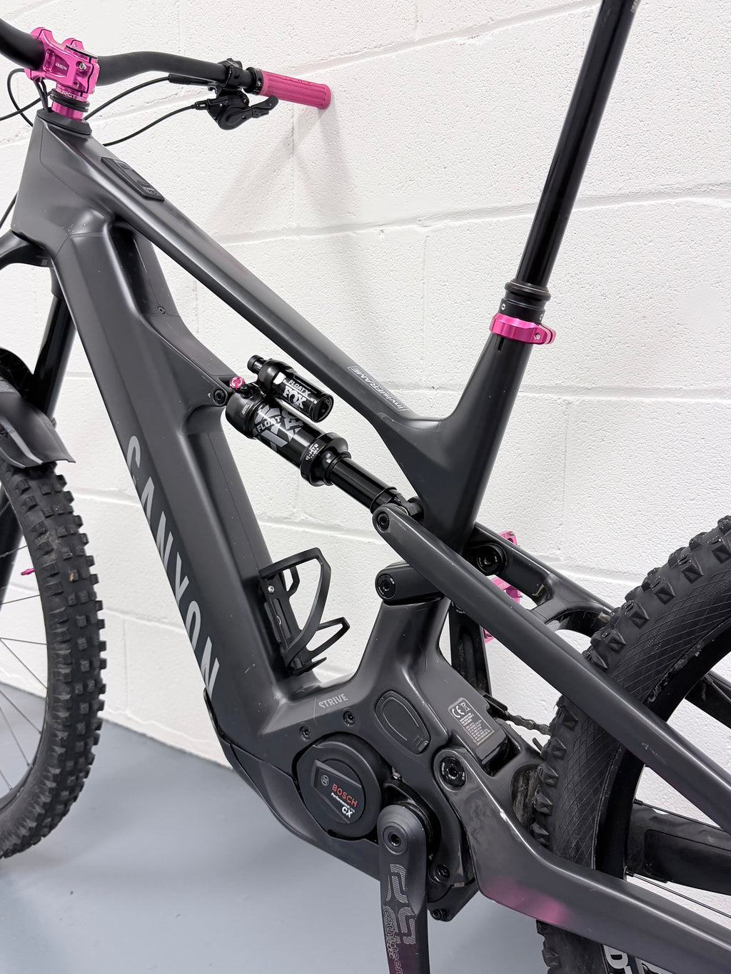 Large - 601 Miles - 2024 Canyon Strive: ON CFR Underdog