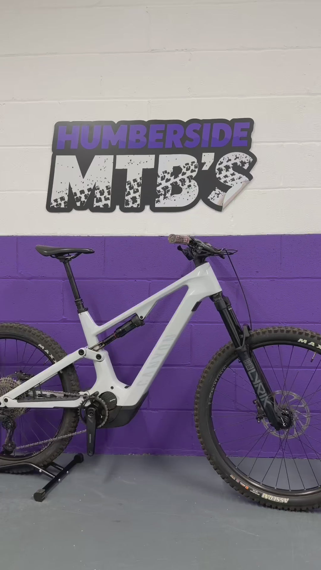 Large / 2024 Canyon Spectral ON CF7 Full Suspension Electric Mountain Bike / EMTB / MTB