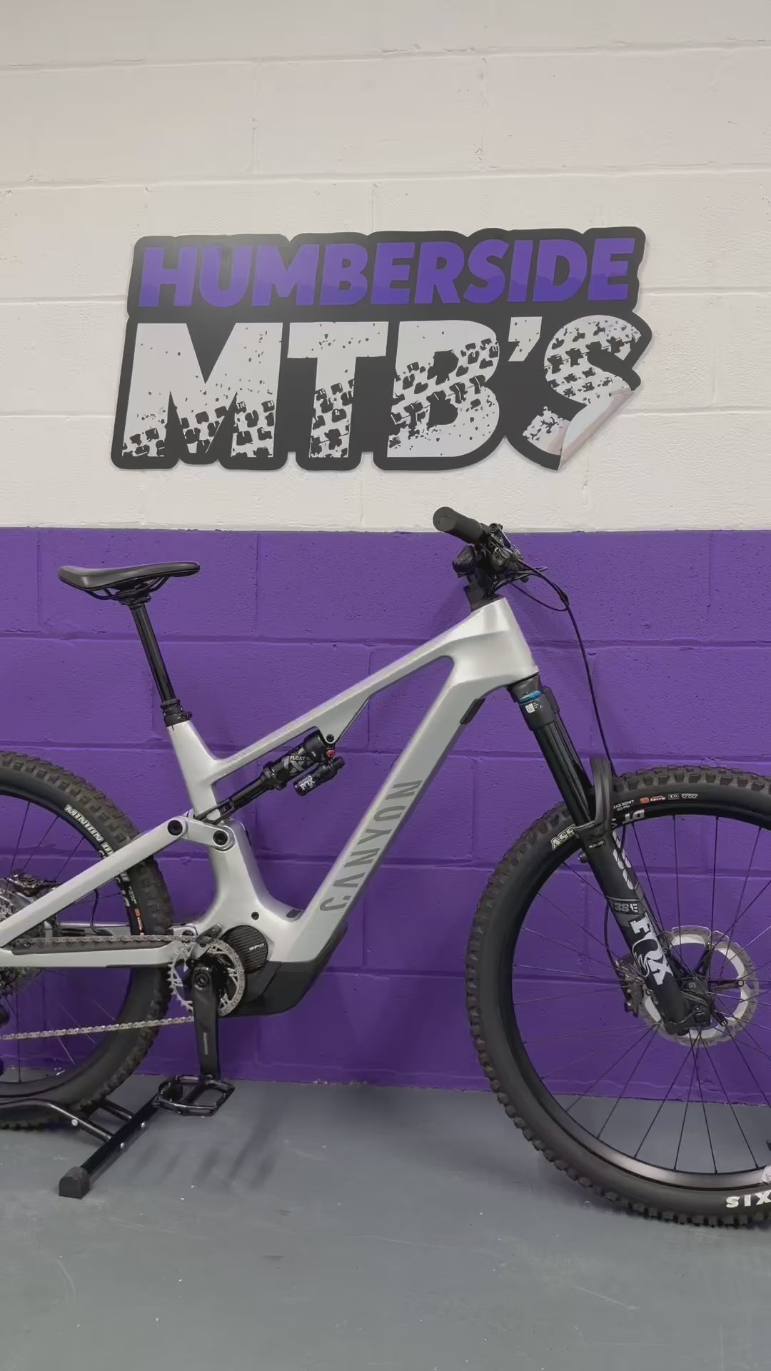 Large / 2024 Canyon Spectral ON CF9 Full Suspension Electric Mountain Bike / EMTB / MTB